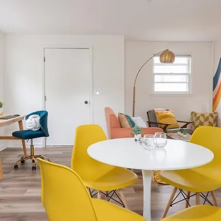 Retro Retreat: 1Br Home W/ Wfh Desk, Livingroom, And Fire Pit